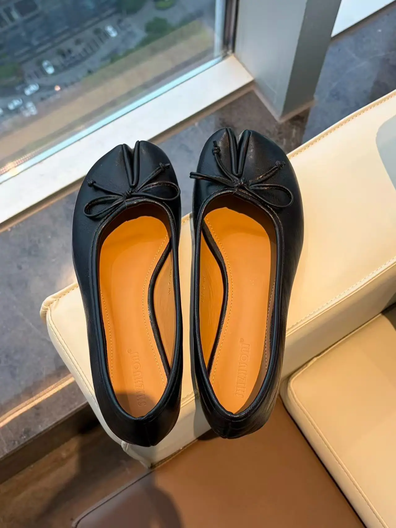 All-day comfort women’s flat shoes with arch support,non‑slip comfort, soft leather slip-on design, split toe shoes,breathable soft sole,bow decoration,tabiballet flats, lightweight non-slip ballet flats for commuting and everyday wear,bow decoration,