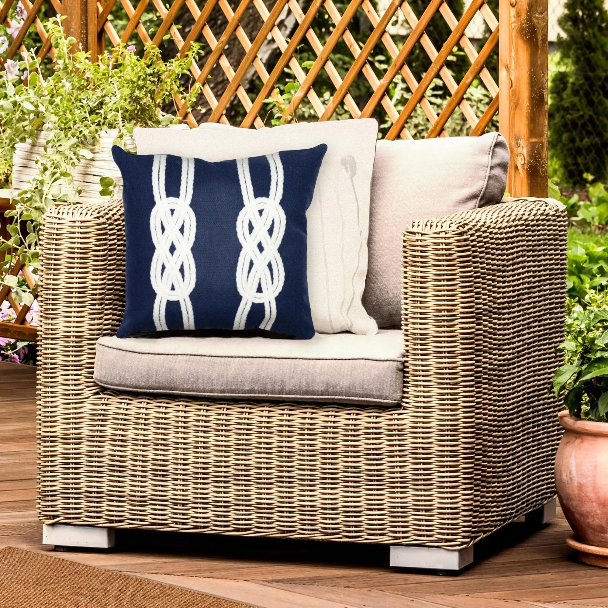 Lush Decor VISIONS II Handmade Square Indoor/Outdoor Pillow - Traditional Graphic, Double Knot, Felted Surface, Invisible Zipper, Nautical Ocean Vibe, All Seasons, Fade Resistant, Porch Patio/Deck Cushion, Square Shape