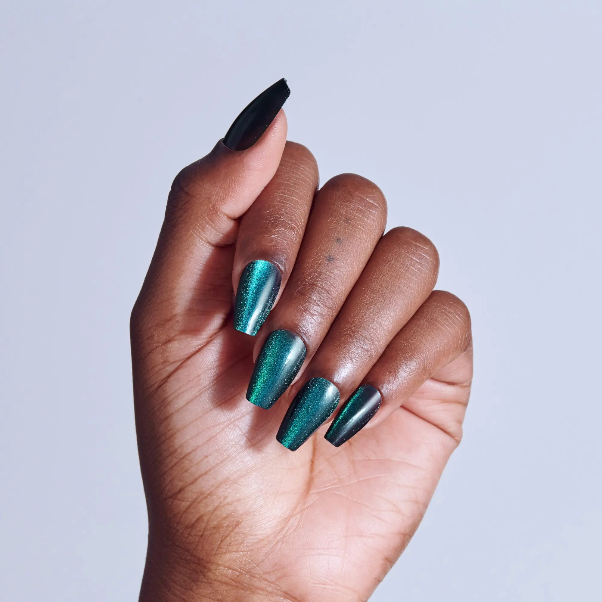 Kiss Core Magnetic Press On Fake Glue Nails - Shimmering | Magnetic, Green & Blue, Medium, Coffin