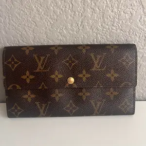 Pre-owned Louis Vuitton Canvas Small Leather Goods Monogram Sarah Wallet