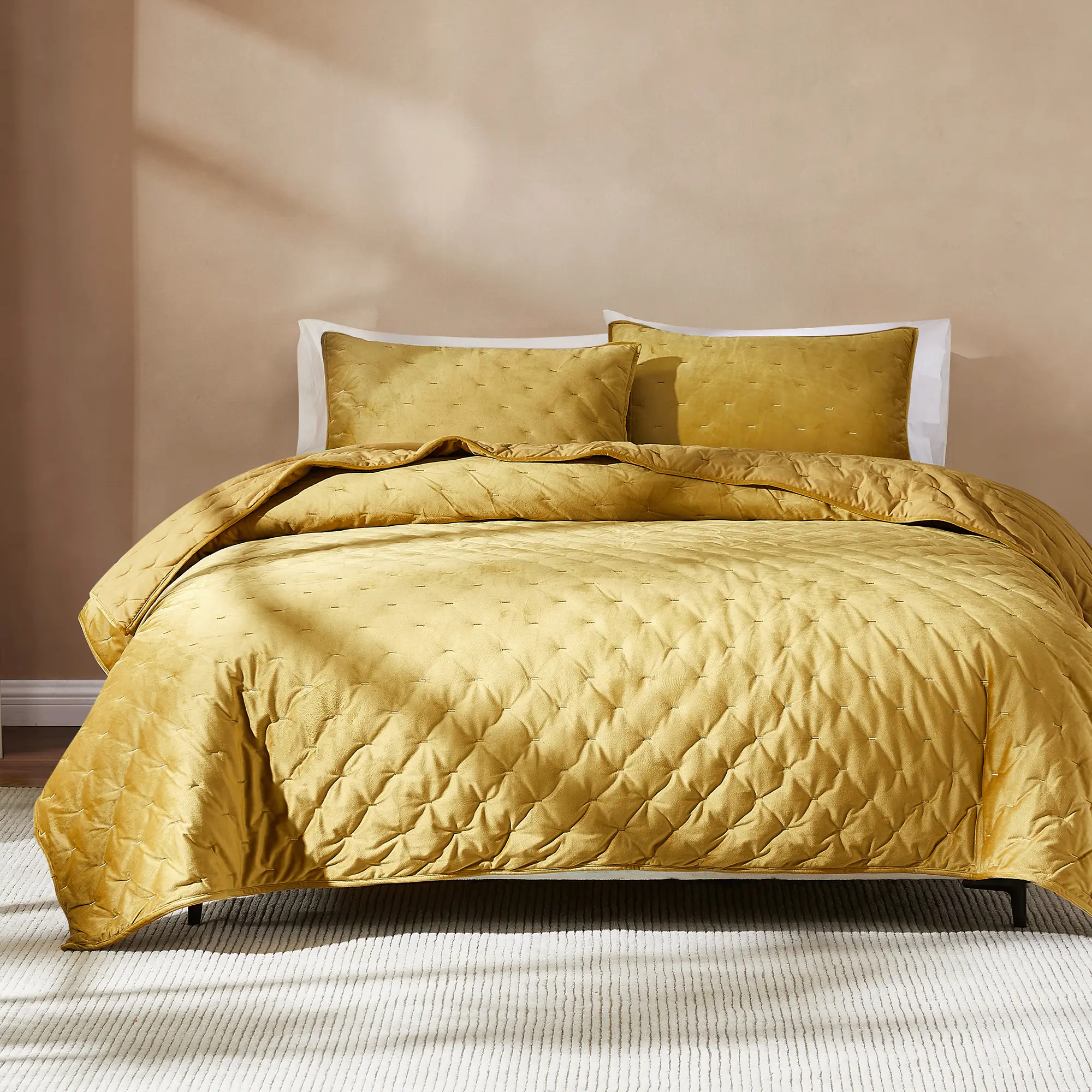 Lush Decor Haven Velvet Soft Quilt Full/Queen/King/Cal King Size 3 Piece Set - Soft Velvet Bedding Set - Quilt Set - Glam Decor