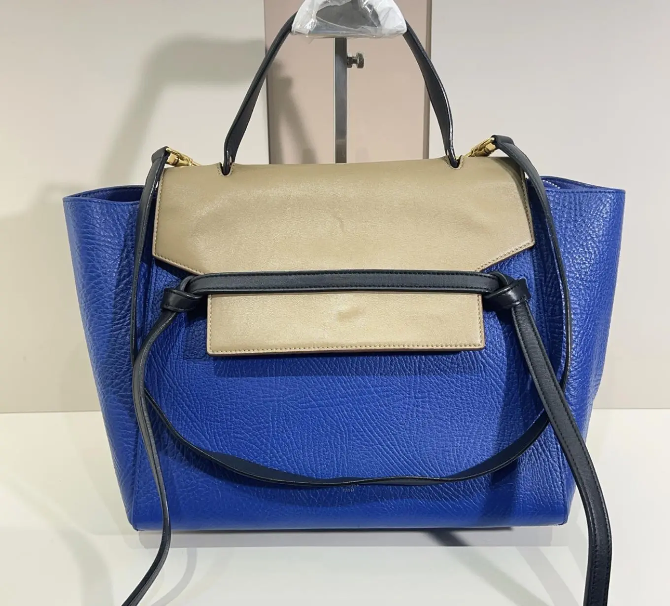 Pre-owned Celine Leather Tote Bags Messenger Bags Blue & Beige Handbag with Adjustable Strap and Zip Closure CE5JX