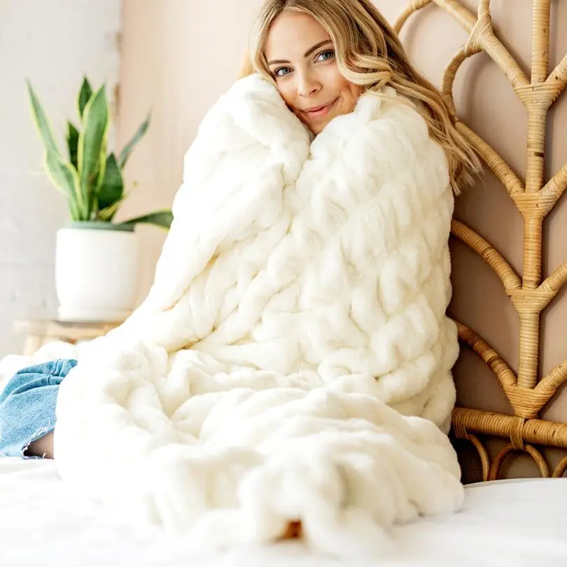 MINKY COUTURE Hugs Cream Polyester Thick Fabric Bedding Throw - Thick Helps Keep You Warm, Snug as a Bug in a Rug, Cozy Corner Infant Cuddling Blanket, House Decor Plush Indoor Textile Ideal Gift
