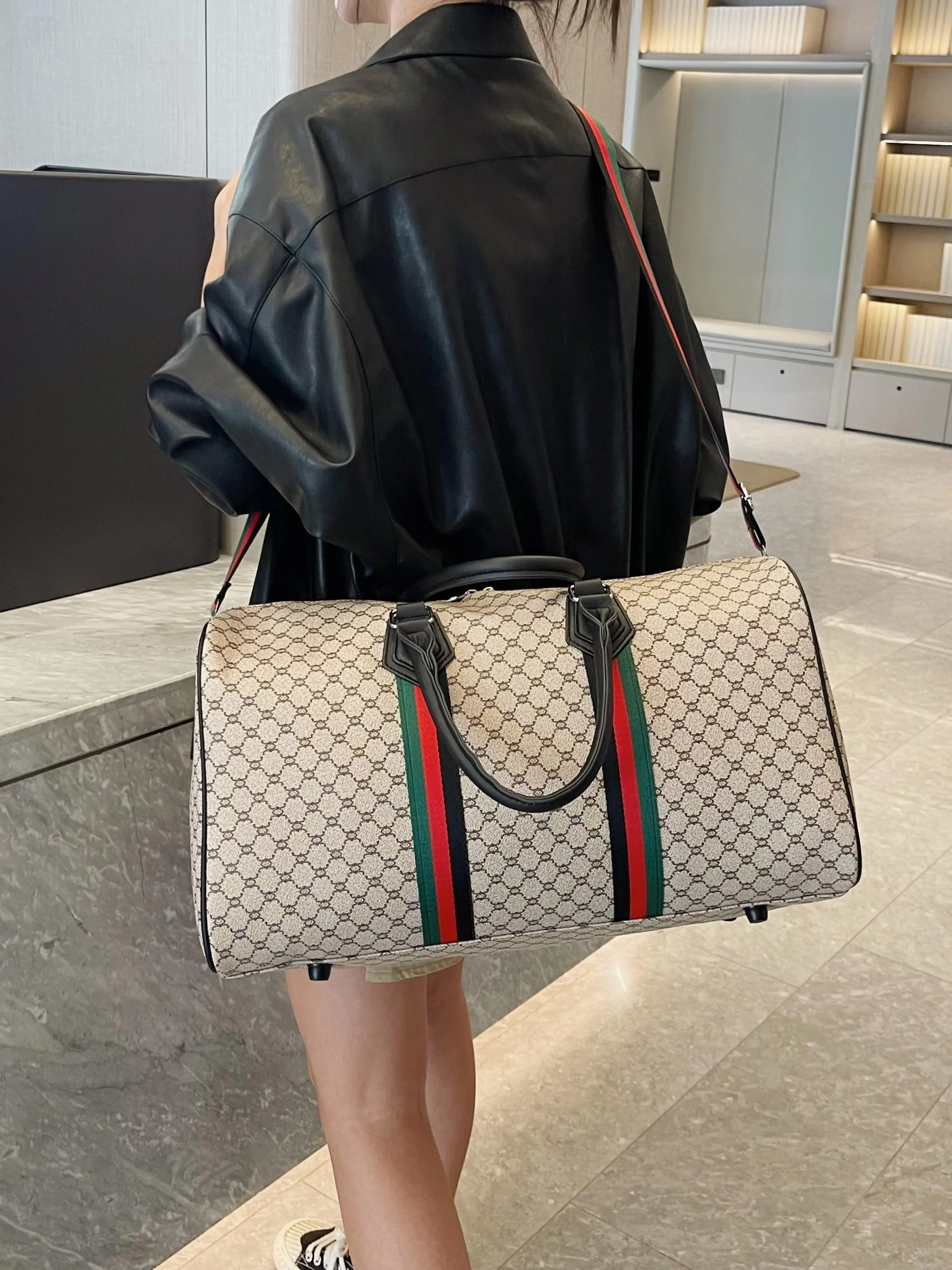 Multi-Functional Commuter Handbag, Large-Capacity Luggage Storage Bag for Travel, Lightweight Student Duffel Bag
