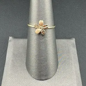 Gold 14k ring flower design size 7.25 for everyday wear