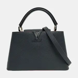 Pre-owned Louis Vuitton Leather Clutches & Wristlets Capucines MM Handbag in Deep Blue Taurillon with Gold Tone Metal Hardware