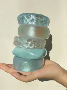 1 piece fashionable irregular shape resin bangle — waterproof, colorful laser effect; trendy minimalist summer decorative bracelet for women