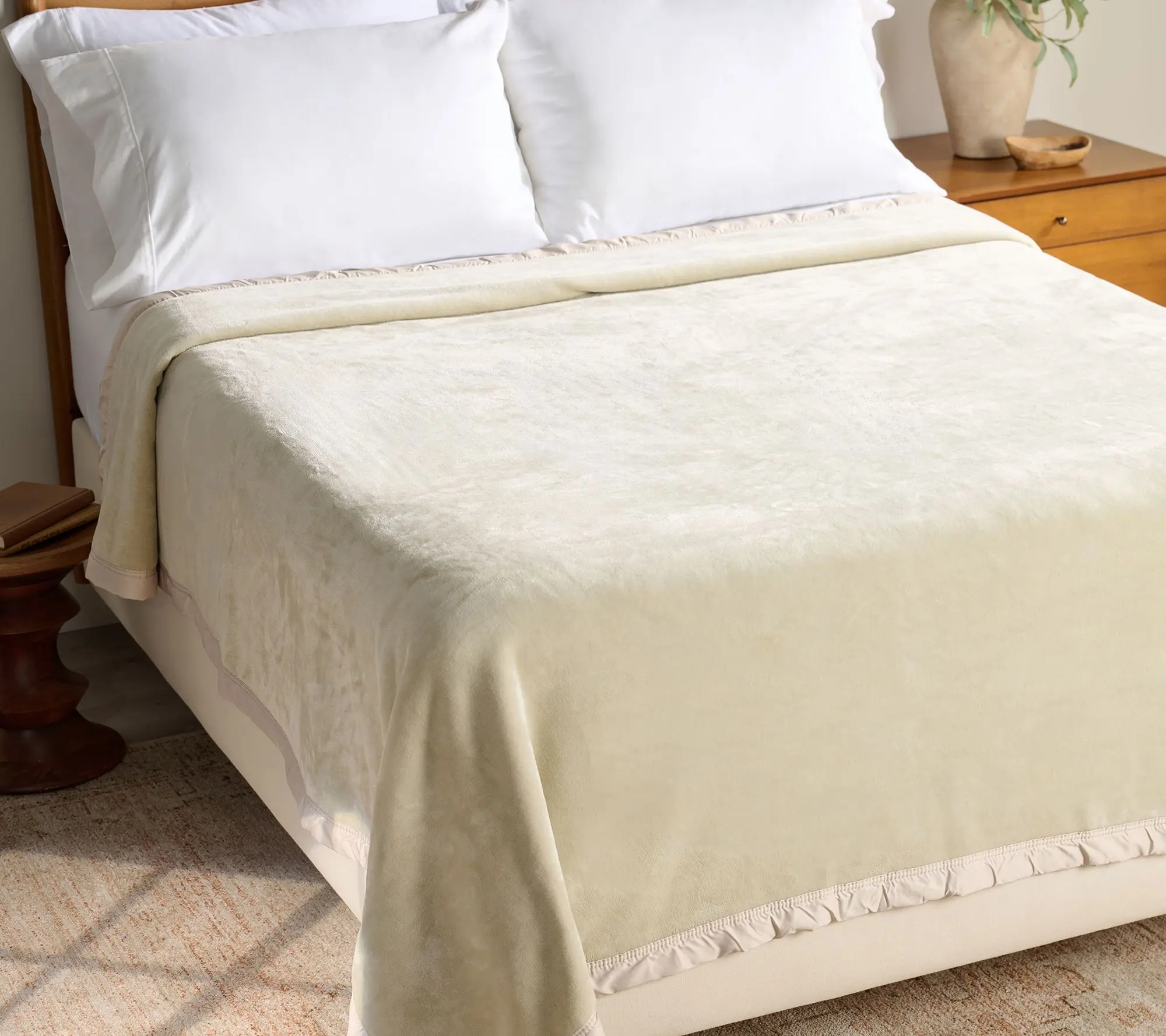 Home Reflections Velvet Plush Blanket w/ Satin