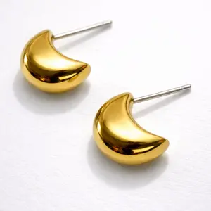 D’Sire Crescent Moon Stud Earrings – 18K PVD Gold Stainless Steel