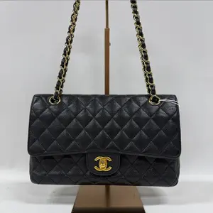 Pre-owned caviar leather Shoulder Bags CHANEL Classic Flap Medium (Caviar Leather)