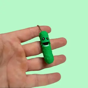 Tickle Pickle Keychain – Funny 3D Printed Pickle Toy | Cute Wiggly Pickle Keychain | Fidget Toy Gift