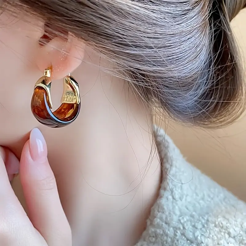 Italian Designer Retro Brown U-Shaped Earrings · Minimalist Luxury Daily Commute Jewelry