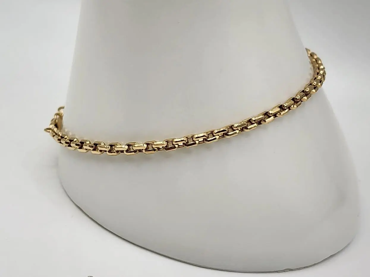 10K Gold Square Manilla Necklace, Size 8 Chain, Daily Fashion Costume Jewelry with Elegance and Luxurious Finish
