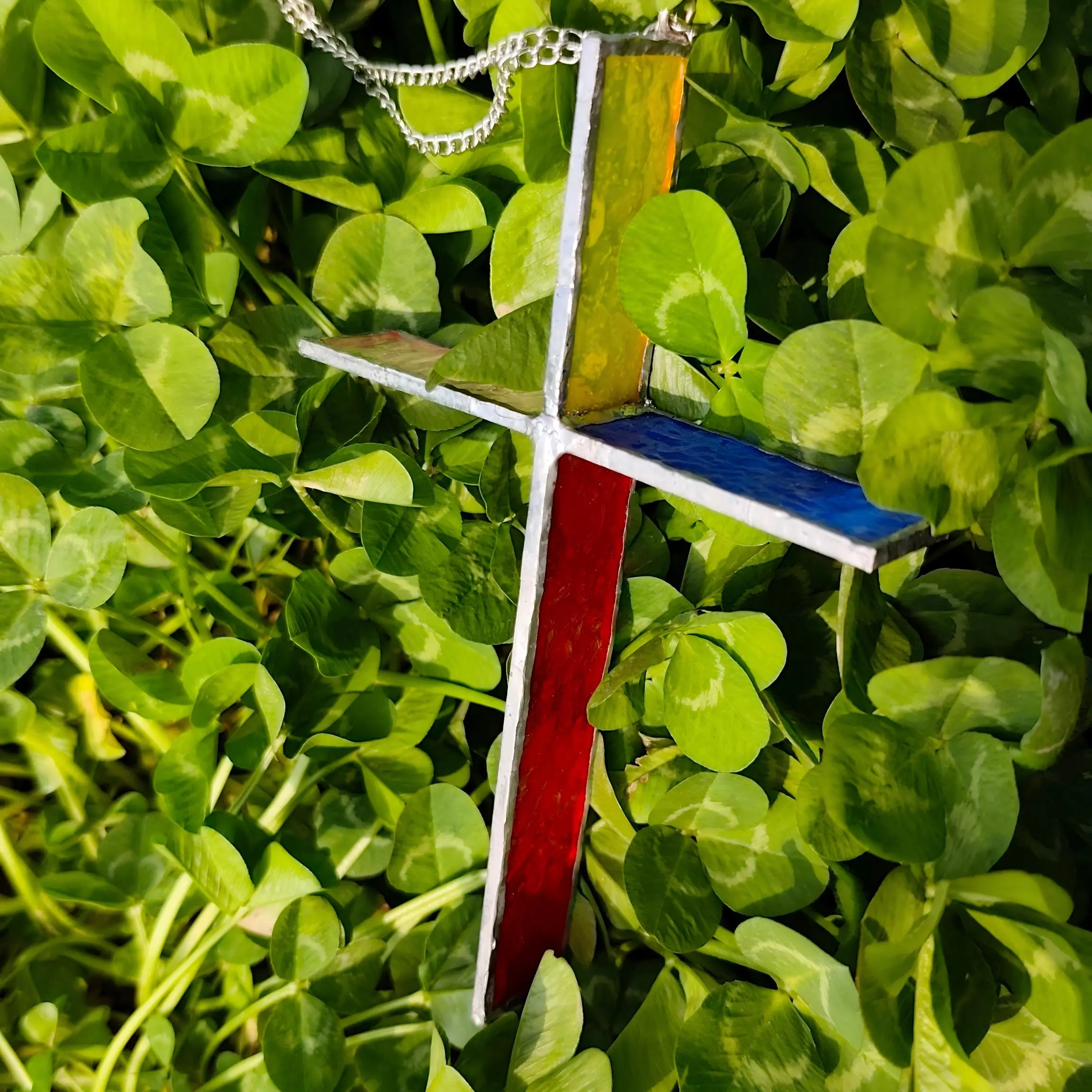 Stained Glass Cross Figurine - 15cm Religious Traditional Wavy Ripple Cross-Shape Ornament for Home Festive Decorations