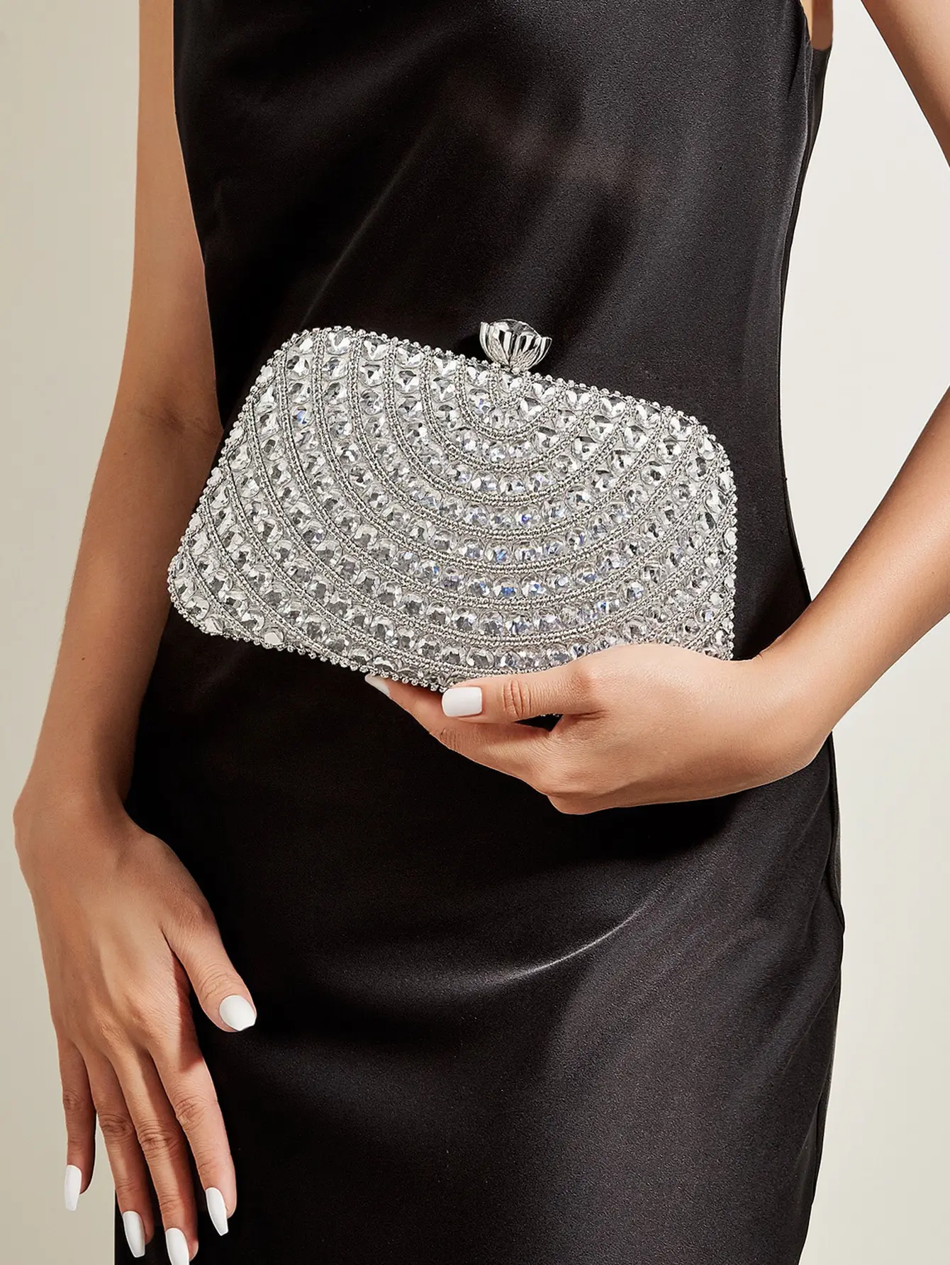 Silver Rhinestone Shell Evening Clutch Bag for Women, Wave Pattern Full Crystal Beaded Hardcase Handbag, Flower Gem Lock Clasp, Detachable Chain Shoulder Crossbody Purse for Wedding Prom Cocktail Party