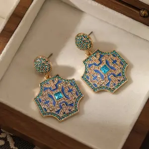 Elegant VintageInspired GoldPlated Dangle Earrings with Sparkling Rhinestones Perfect for Daily Wear Parties