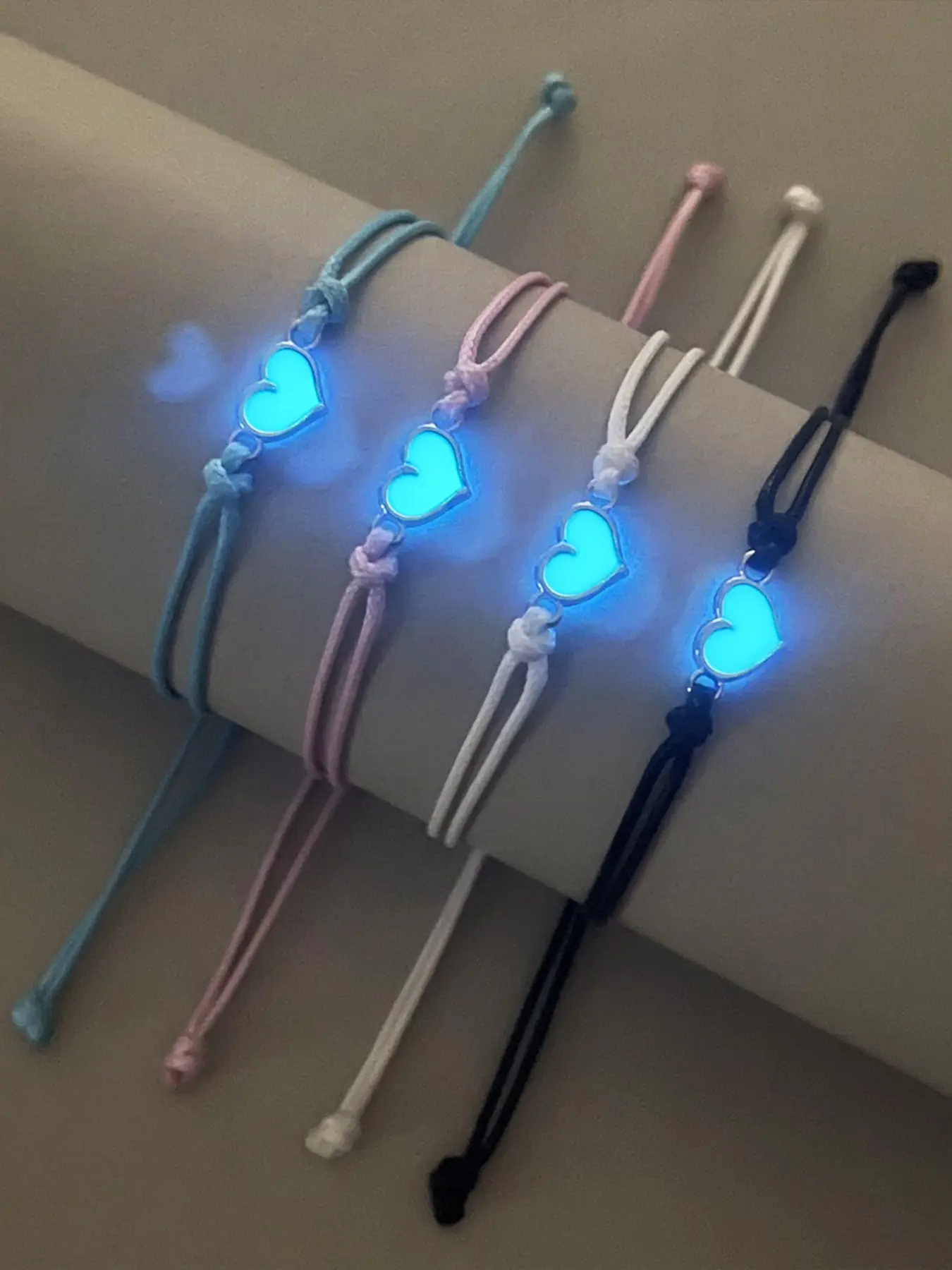 4 Piece Set Glow-In-The-Dark Heart Bff Bracelets, Matching Heart Bracelets, Simple Cute Handmade Knitted Friendship Wristbands, Perfect Gift for Family Friends, Couple Bracelet Set, Bracelet Bundle, Glowing Bracelets