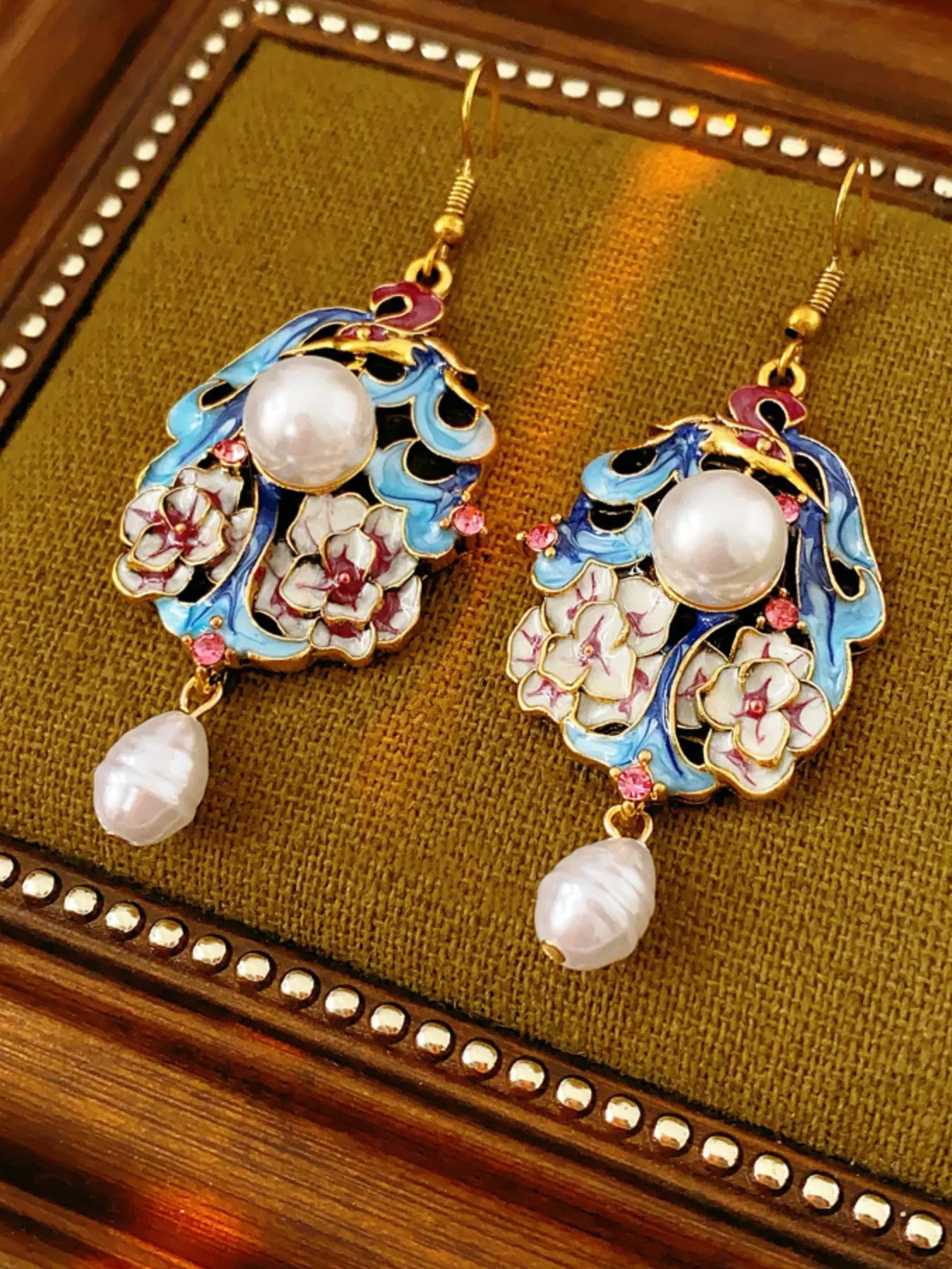 Vintage Enamel Peacock Floral Pearl Embellished Earrings for Women, Retro Style Elegant Party Holiday Jewelry, Intricate Design Fashion Accessories, Unique Design Earrings