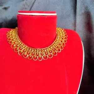 Gold tone short necklace for women
