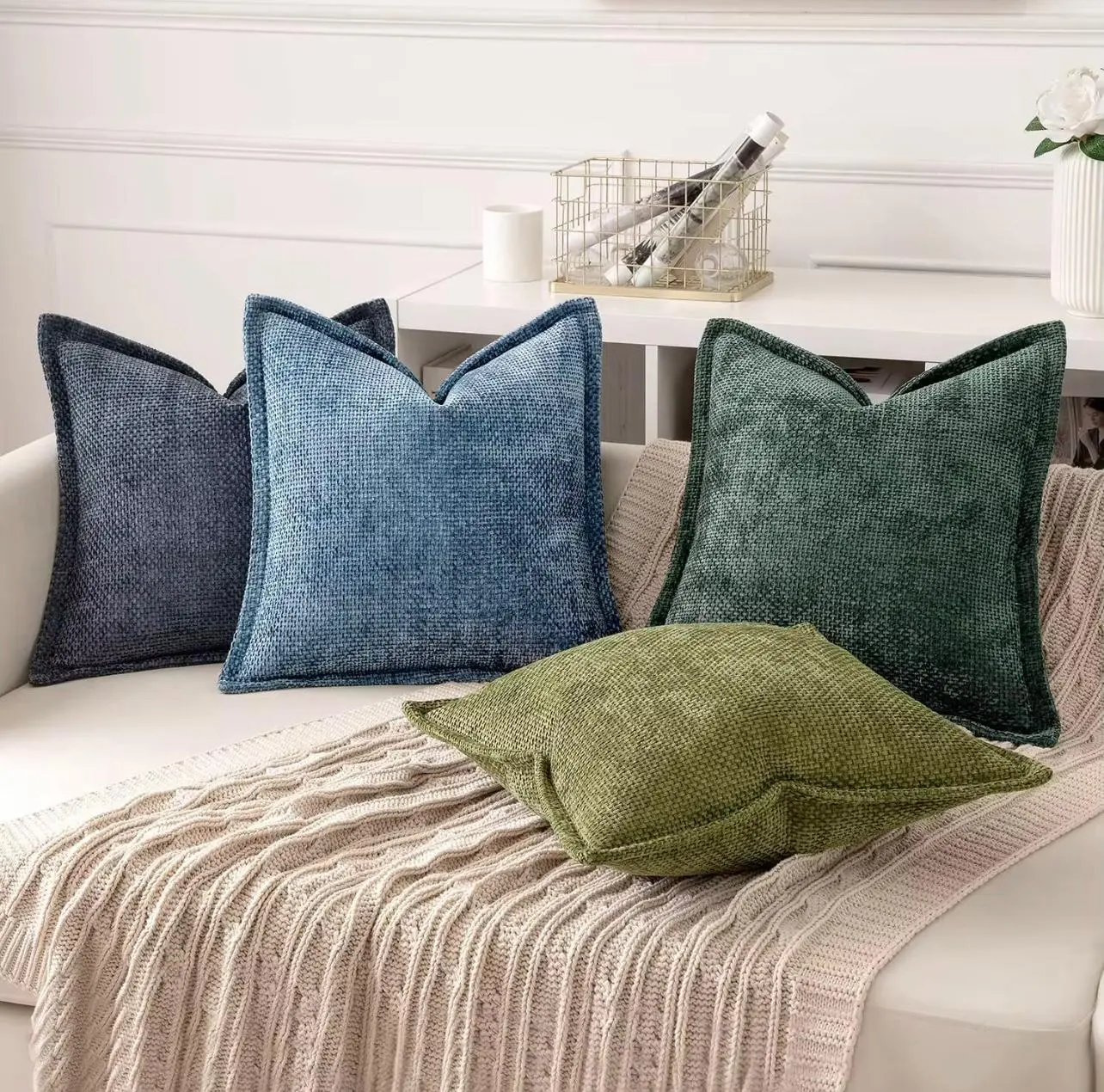 Chenille Decorative Cushion Covers - Set of 2 Modern Farmhouse Holiday Style, Hidden Zipper, Cozy Soft Texture, 16x16/18x18/20x20 Throw Pillow Cases for Home Decor, Living Room, Bedroom, Sofa, Aesthetic Home Decor