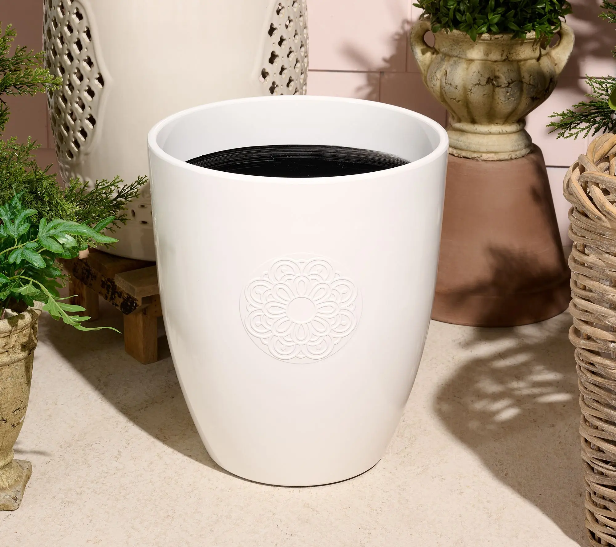 Wicker Park 14" Decorative Round Planter
