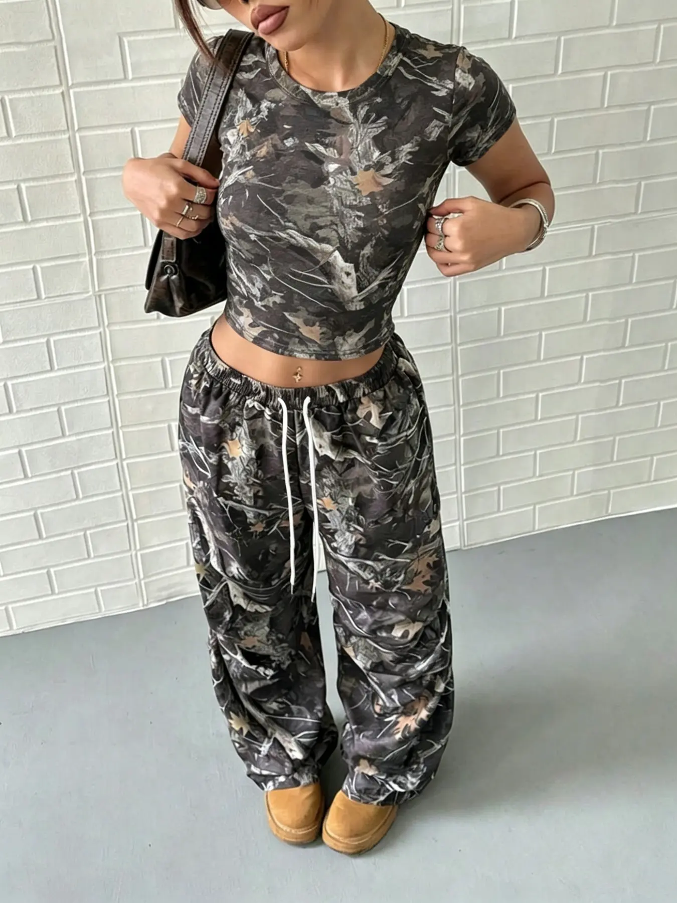 Y2K Tree Pattern Print Camo Two-Piece Set, Neck Top Set, Camouflage, Short Fitted Round Neck Shoulder T-Shirt & Drawstring Adjustable Wide Leg Pants, Trendy Streetwear, Fashion, Casual Daily, Womenswear