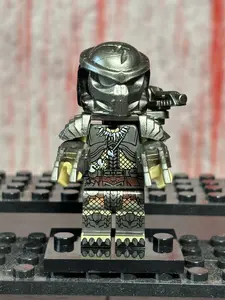 Mini-Fig: Predator Collectible Figure Horror Movie Figures