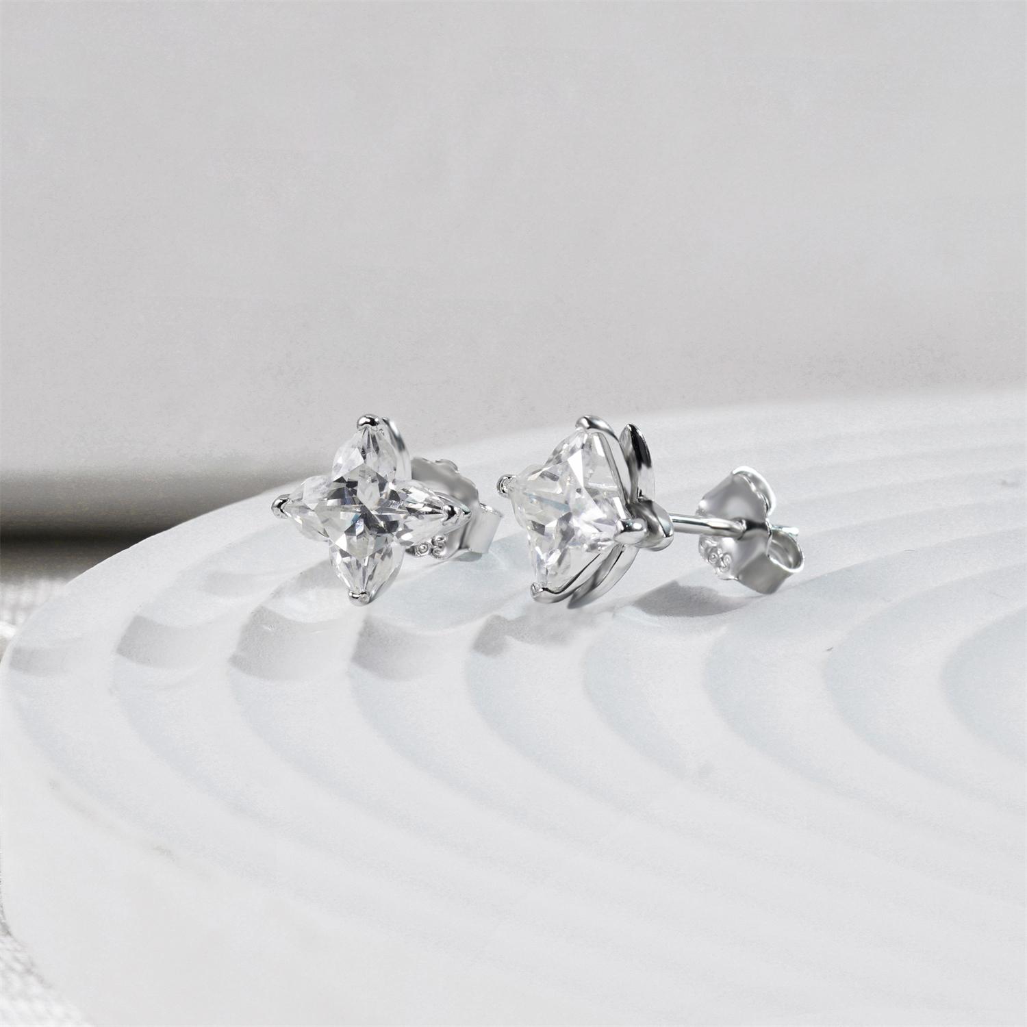 Delzzad Solitaire Lily Bulb Clover Stud Earrings Lab-Created Moissanite Stud Earring S925 Sterling Silver Moissanite Jewelry Perfect Birthday Christmas Gift for Men Women Wedding Set