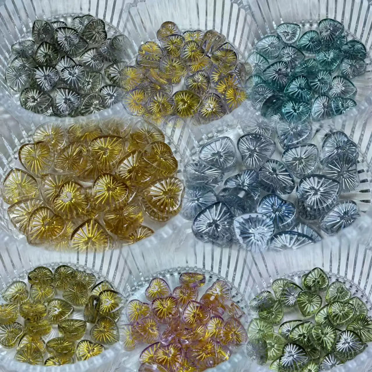 【U1-20】18x18mm Gold Lined Heart Vertical Center Hole Glass Beads 75ml