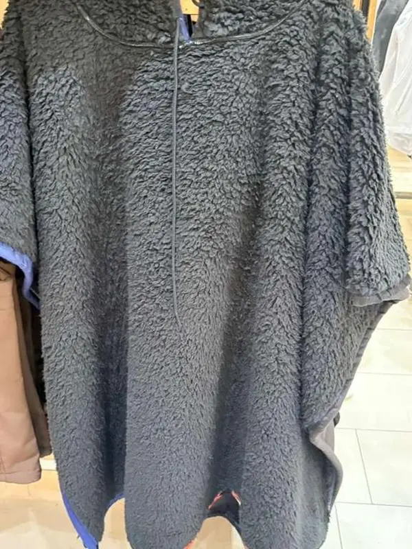 DZ Alpaca Ponchos, Soft Non-Itchy Fabric, Warm Cozy Design for Cold Weather Days (Home Supplies Accessory)