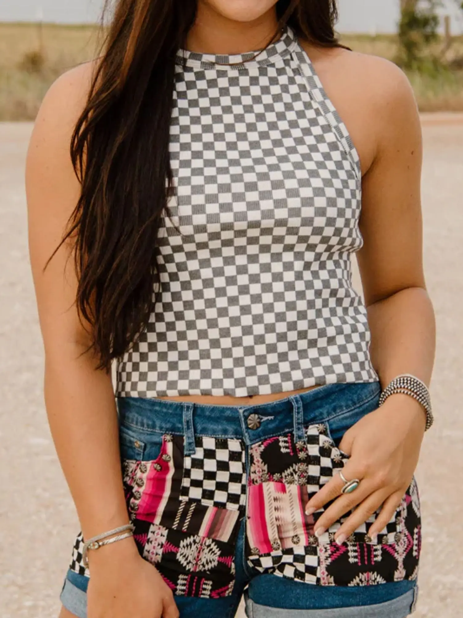 Women Western Style Gray Plaid Halter Neck Sleeveless Crop Tank Top, Slim Sheath Fit Daily Wear Checkerboard Pattern Sling Vest Tops for Casual Everyday Outfits