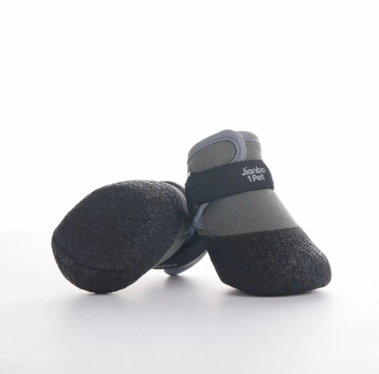 All-Season Dog Boots (Set of 4). Shipped from the USA. Includes a complimentary portable storage bag. Features a soft-sole design for easy wear, offering both waterproof and non-slip functionality; ideal for outdoor activities and winter snow conditions.