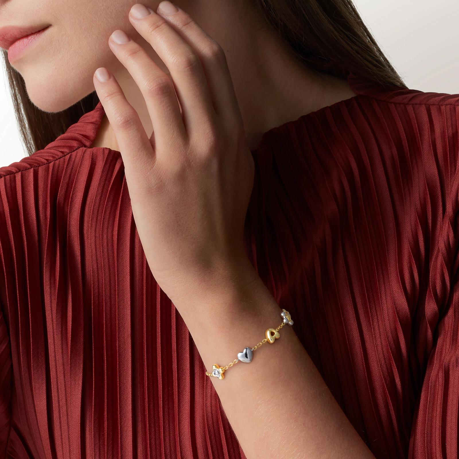 Turandoss Initial Bracelet for Women – 14K Gold Plated Alphabet Charm Bracelet with Heart & Flower, Adjustable Trendy Jewelry Gift