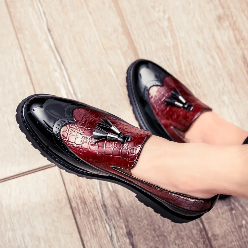 Men’s fashion Penny loafers with thick soles, luxurious round toe slip-on design, dress shoes featuring non-slip raised heel tabs, suitable for business work and everyday casual wear.