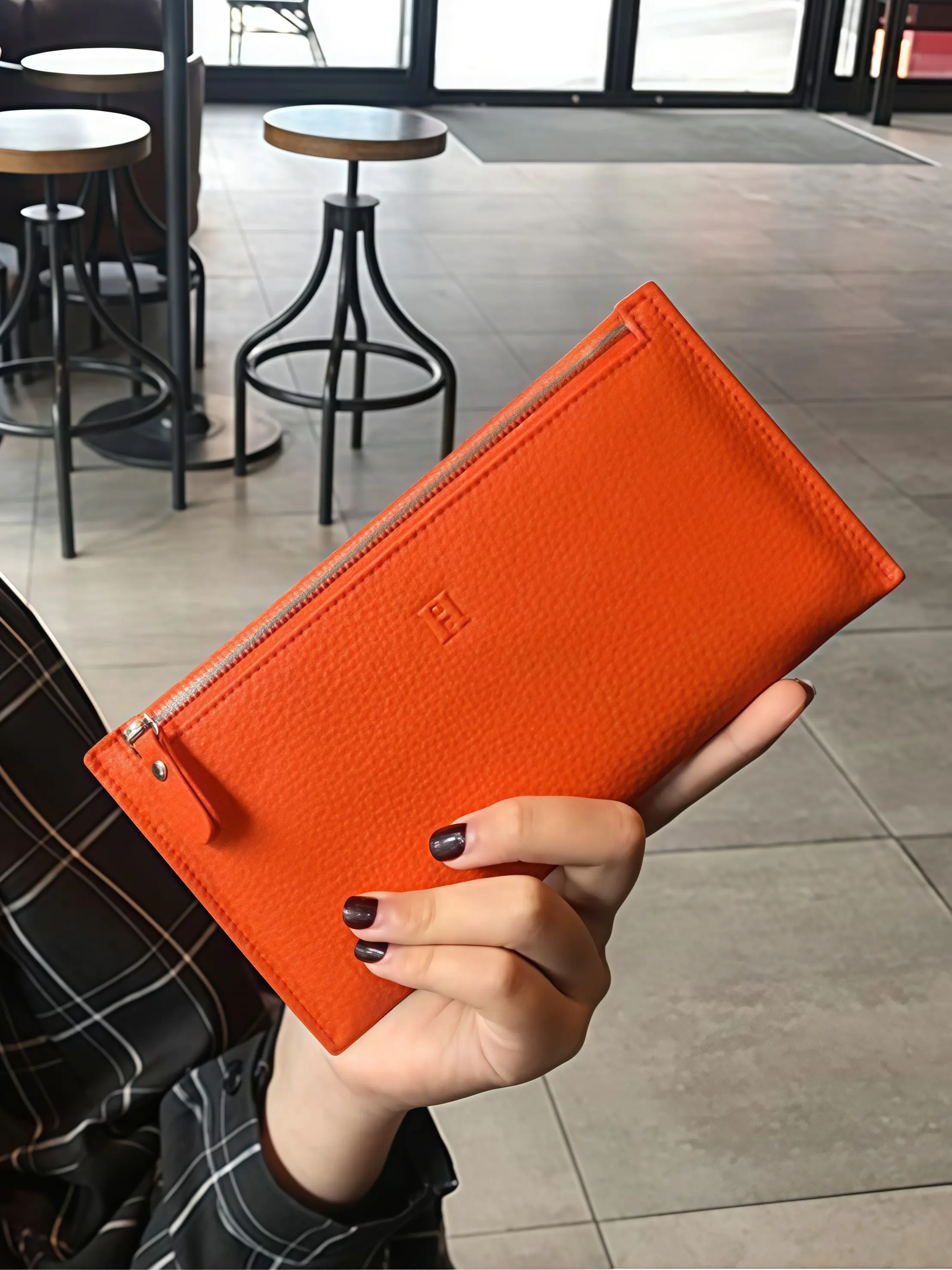 New Genuine Leather Long Wallet for Women, Ultra-Thin Alligator Pattern Handbag, Phone Holder Zipper Purse, Stylish Durable and Elegant Design