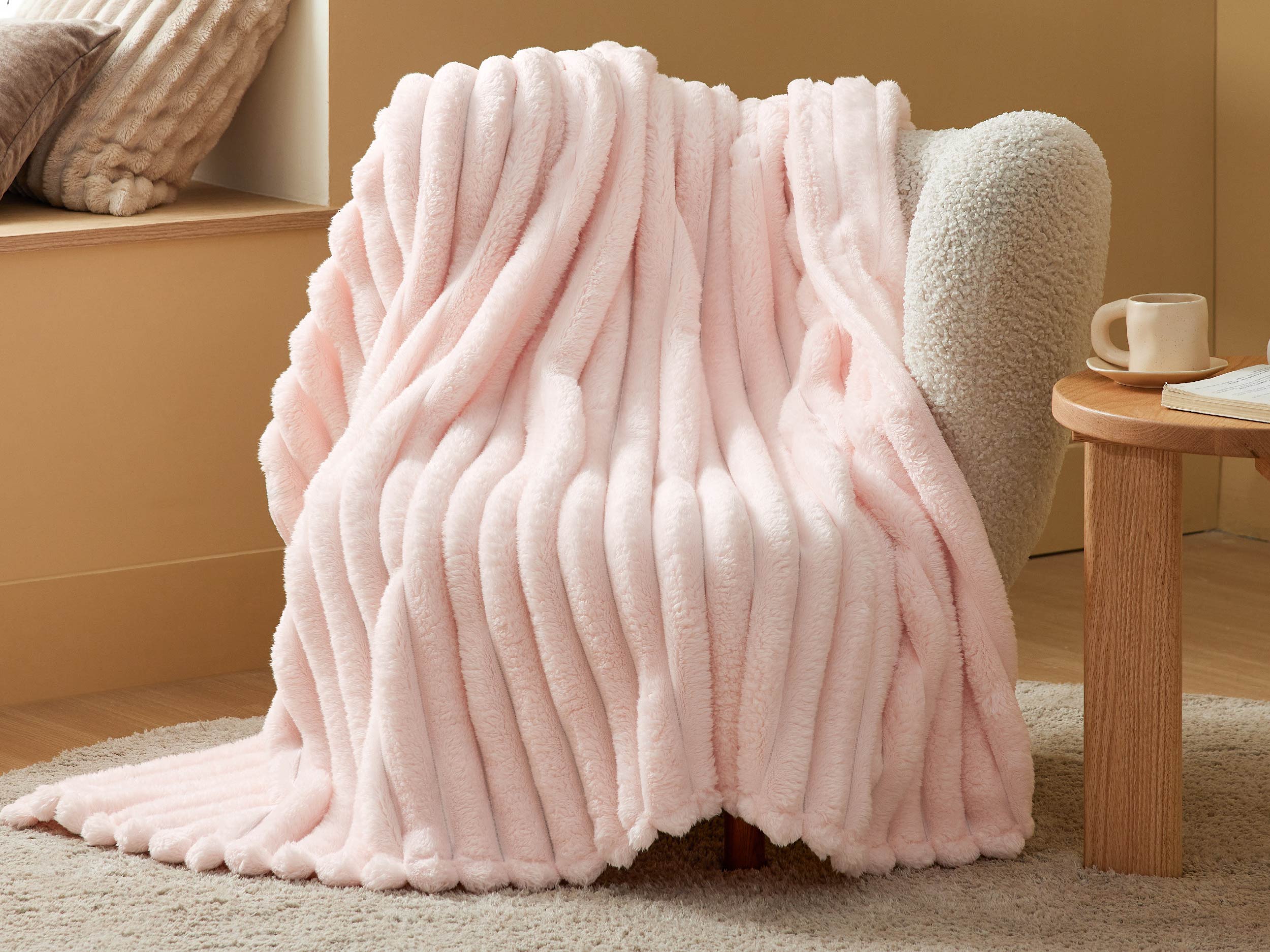 Bedsure  Blanket for Bed - Super Soft Cozy Blankets for Women, Cute Large Fleece Throws for Girls,Wider Striped Design