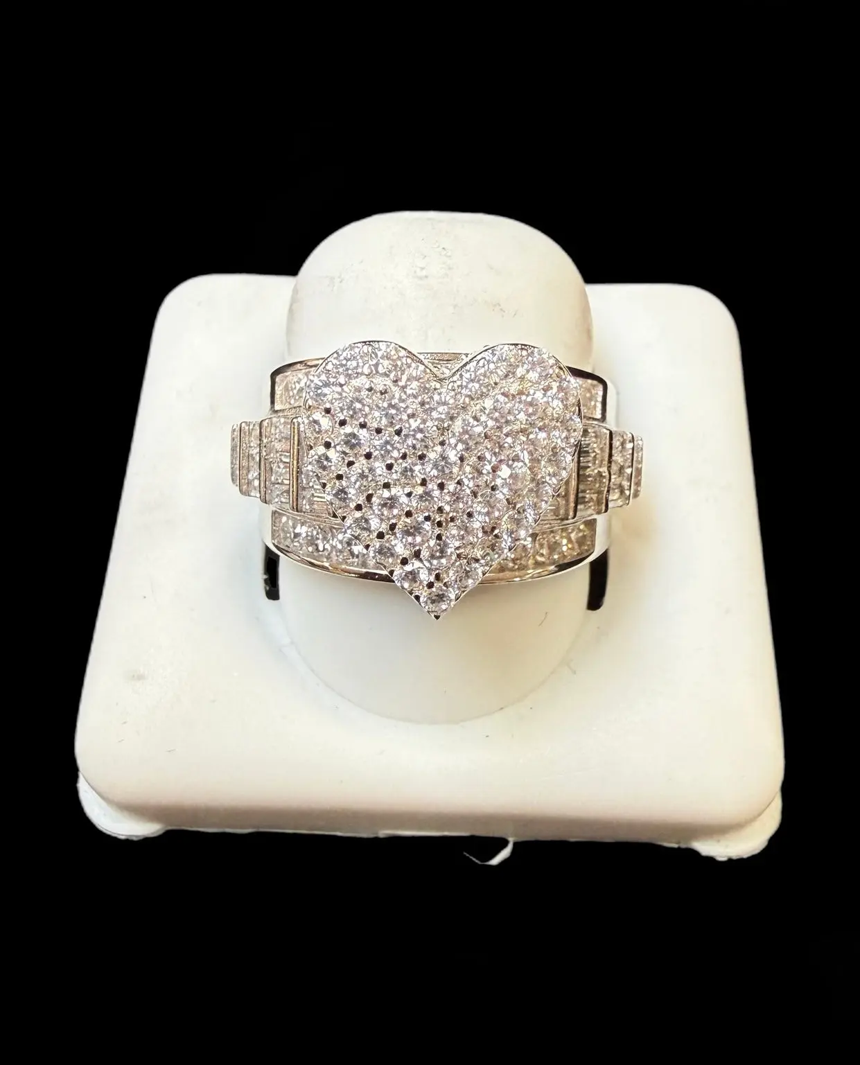 Unisex Titanium Heart Cluster Ring - 5.4g Silver-Toned Cubic Zirconia Jewelry Rings for Adults' Daily Wear