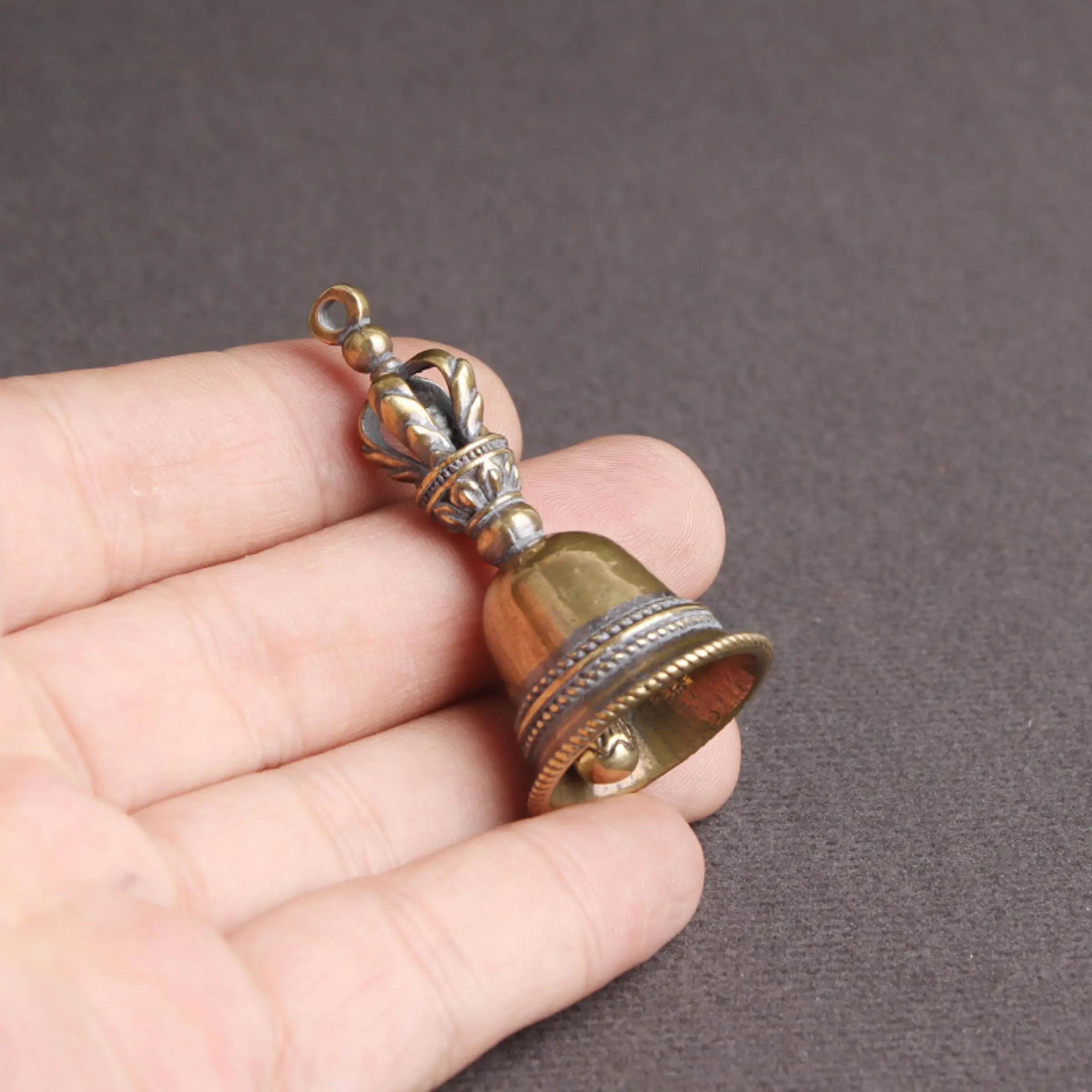 1/2 pcs Vintage Mini Brass Exorcism Bell Pendant, Home Decoration, Decorative Accessory, Vintage Mini Copper Ornament with Crisp Sound, Buddhist Five-tip Demon-subduing Bell Waist-hanging Portable Keychain, Unique, Charm, Gift