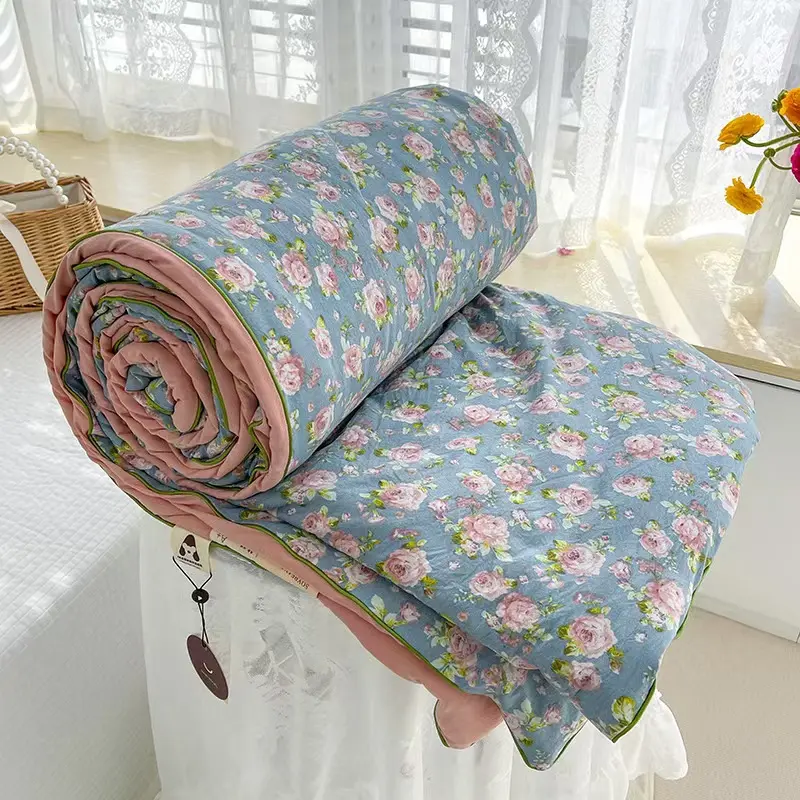 Floral Print Summer Quilt Soft Skin Friendly Breathable Air Conditioning Quilt for Bedroom Living Room or Dorm Lightweight Comfortable Coverlet Bedding 1 Count