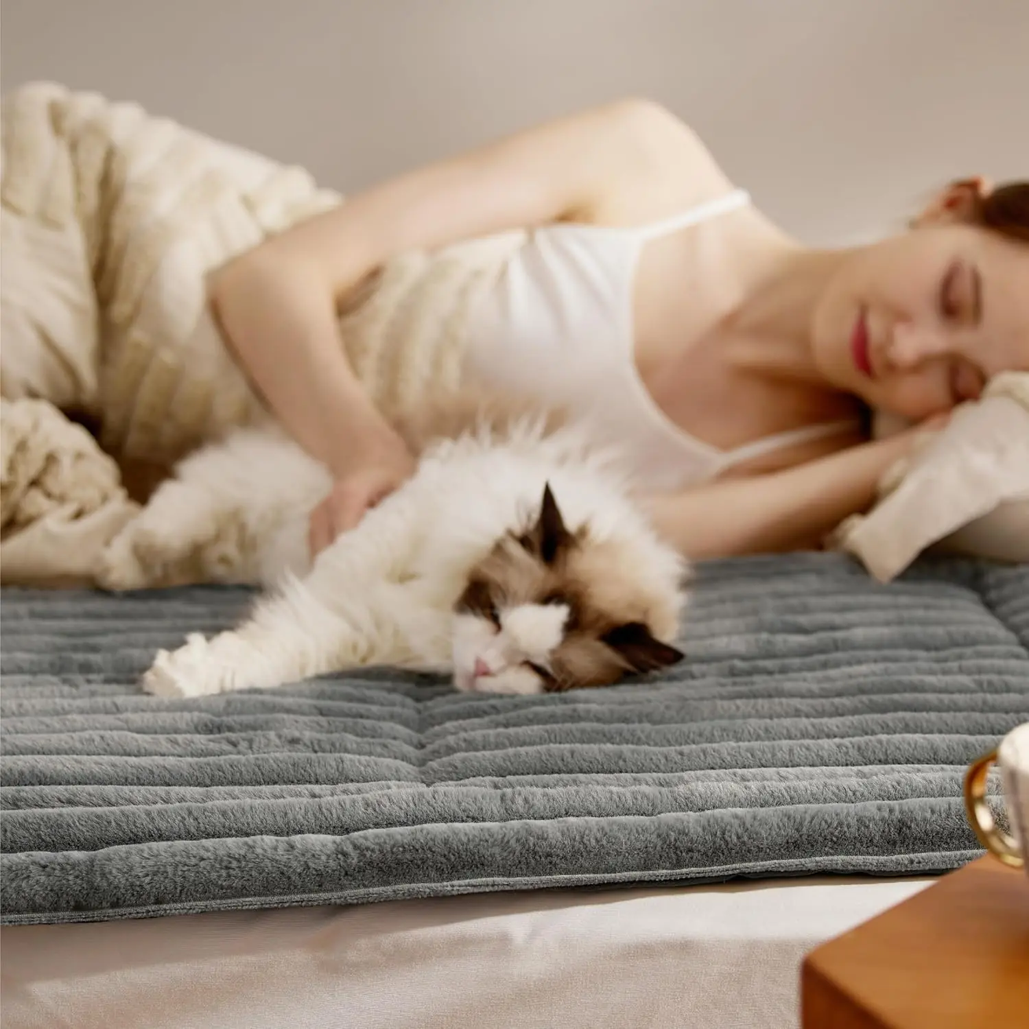 Bedsure Soft Pet Mat - Ultra Soft Calming Pad for Dogs & Cats, Non-Slip & Washable, Perfect for Restless Pets Anti-Anxiety, Noiseless, Quiet Sleep Pad, Stable Nonslip