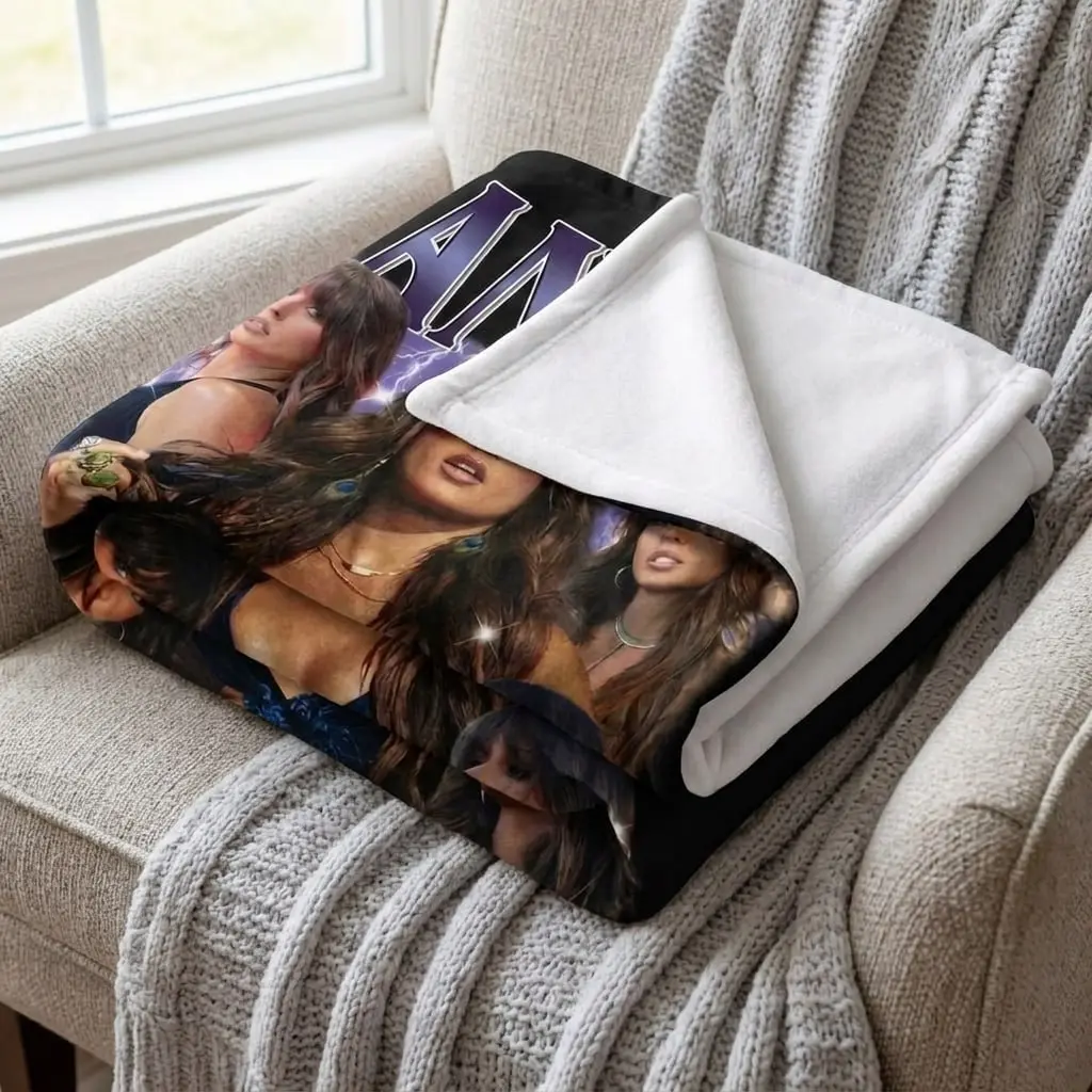 Vintage Country Cowgirl Singer Blanket – Western Music Inspired Fleece Throw Blanket, Retro Concert Style Cozy Blanket, Country Fan Bedroom Decor