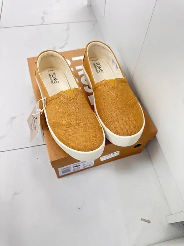 Toms Shoes