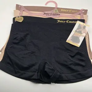 Juicy Couture Women's Smoothes Shapes Sculpts Seamless Set Of 3 Panty BoyShorts style.