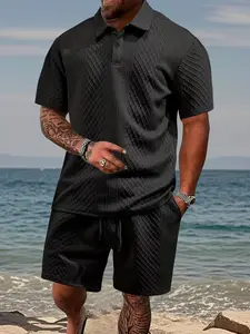 Men’s solid-color jacquard shirt and tie-waist jacquard shorts set—a comfortable, breathable two-piece outfit suitable for everyday outdoor wear, summer menswear, weekend casual outings, and beach vacations.