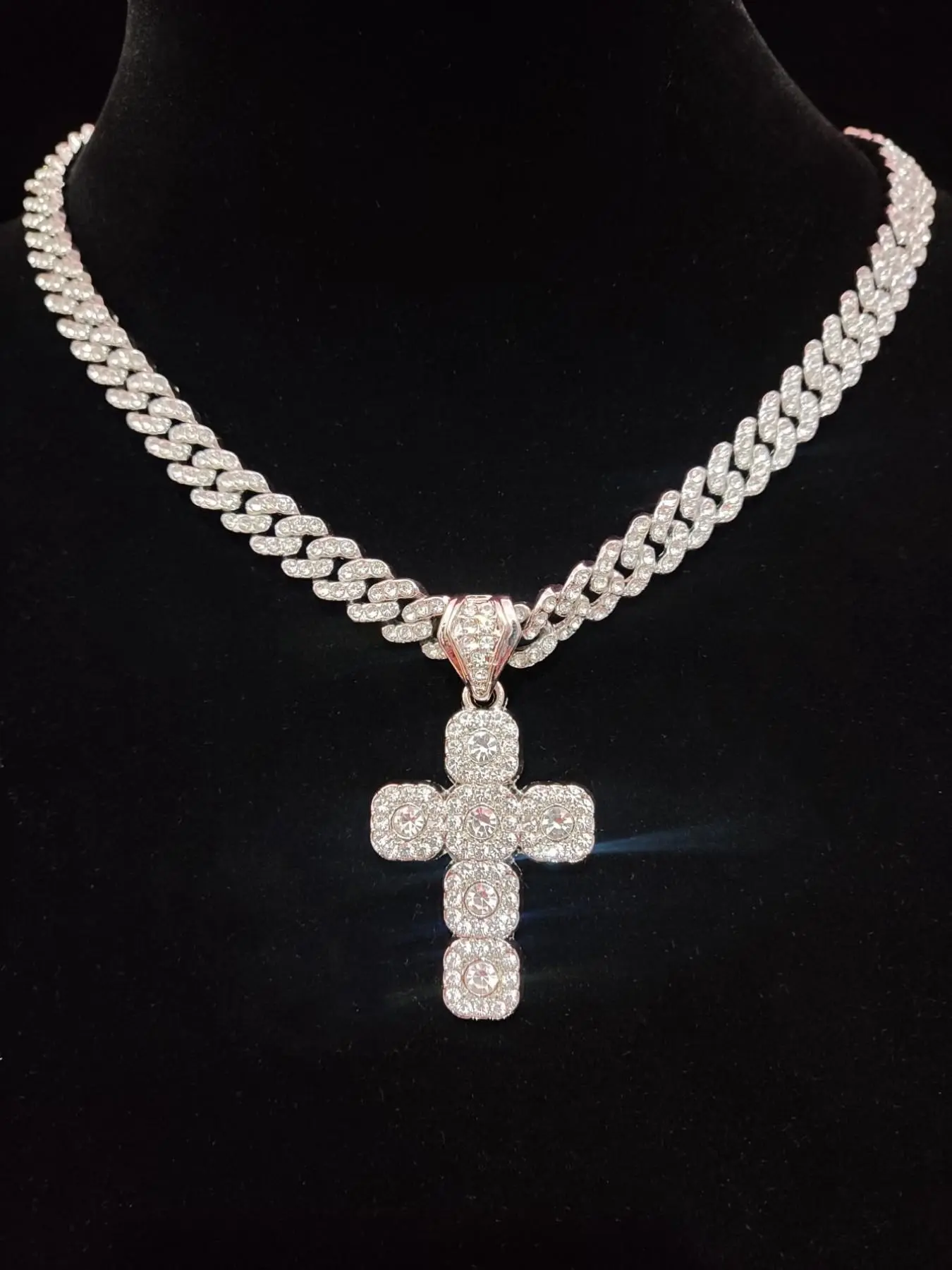 Fashionable Easter Rhinestone Cross Pendant Necklace for Men & Women, Couple Things, Zinc Alloy Hip Hop Cuban Chain Necklace, Jewelry for Daily and Party Wear