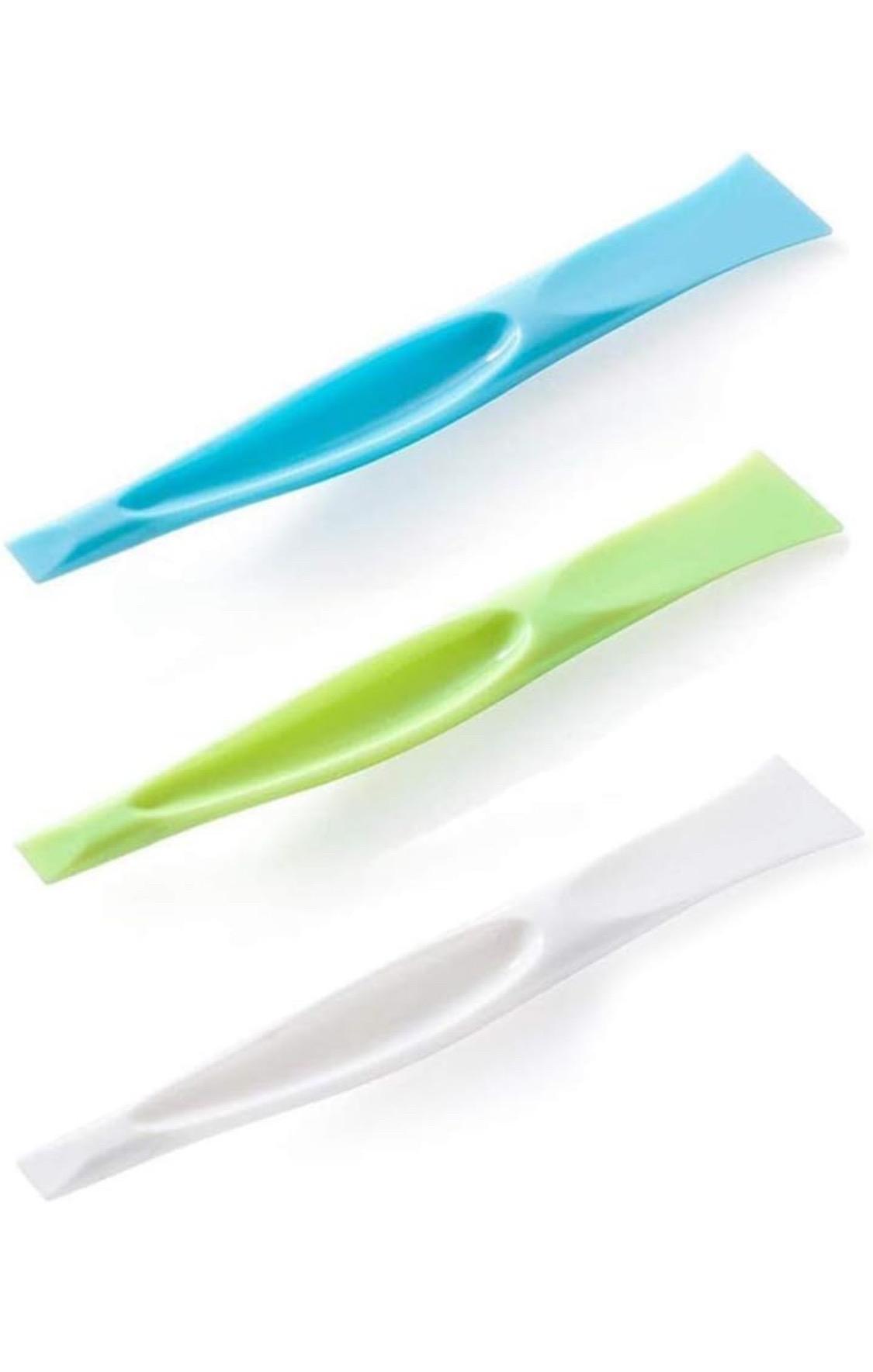 Cleaning Scraper Tool Kitchen Plastic Scraper Multipurpose Stiff Grill Scraper Scratch Free Cleaning Tool Can Opener Sticker Scraper Label Remover Gum Scraper Bottle Opener Lottery ticket scratcher – 3 PCS