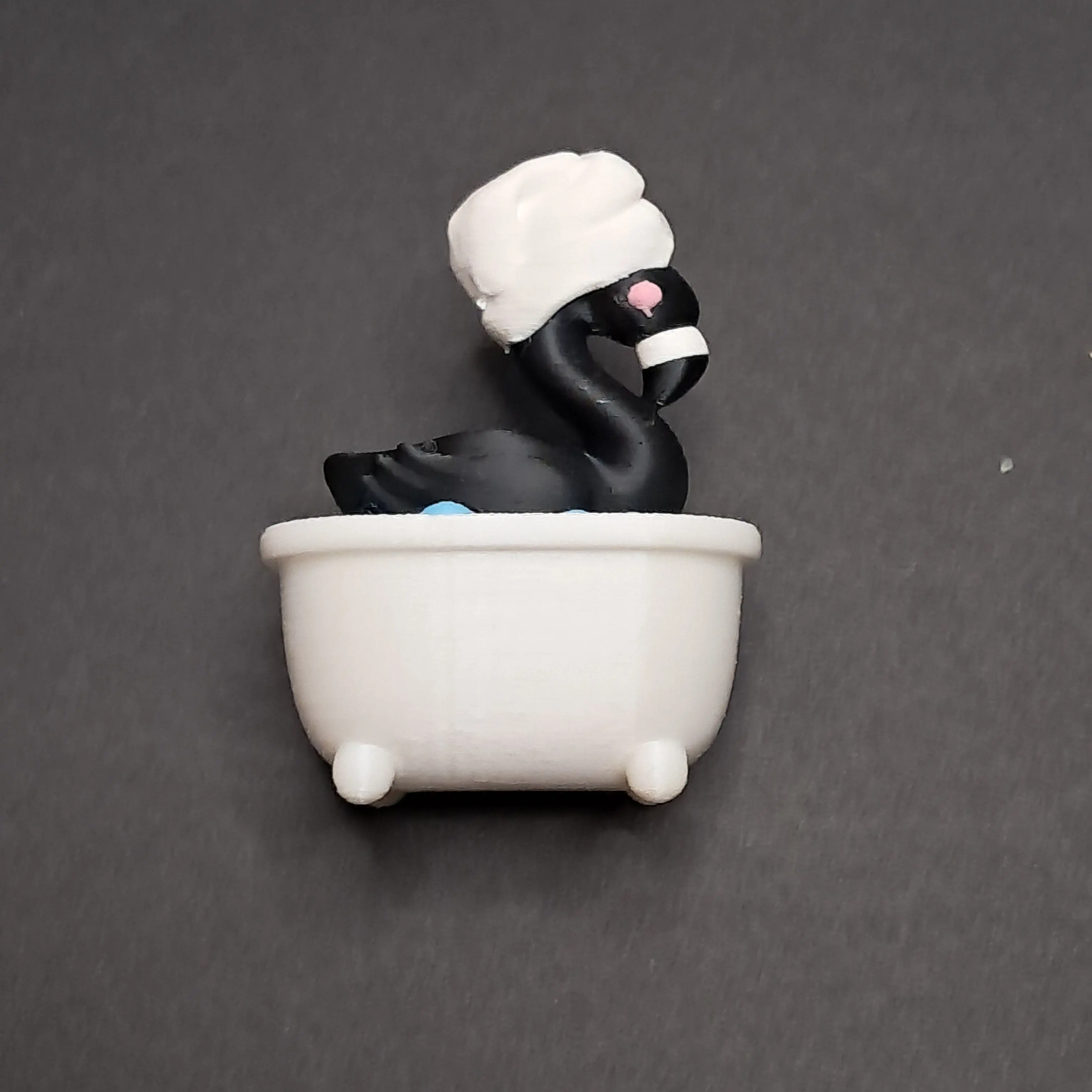 Funny Keychain, Quirky 3D Printed Flamingo in Bathtub, Sensory Fidget Button Clicker Toy for Stress Relief, Bag & Key Decor, Button Clicker Keychain