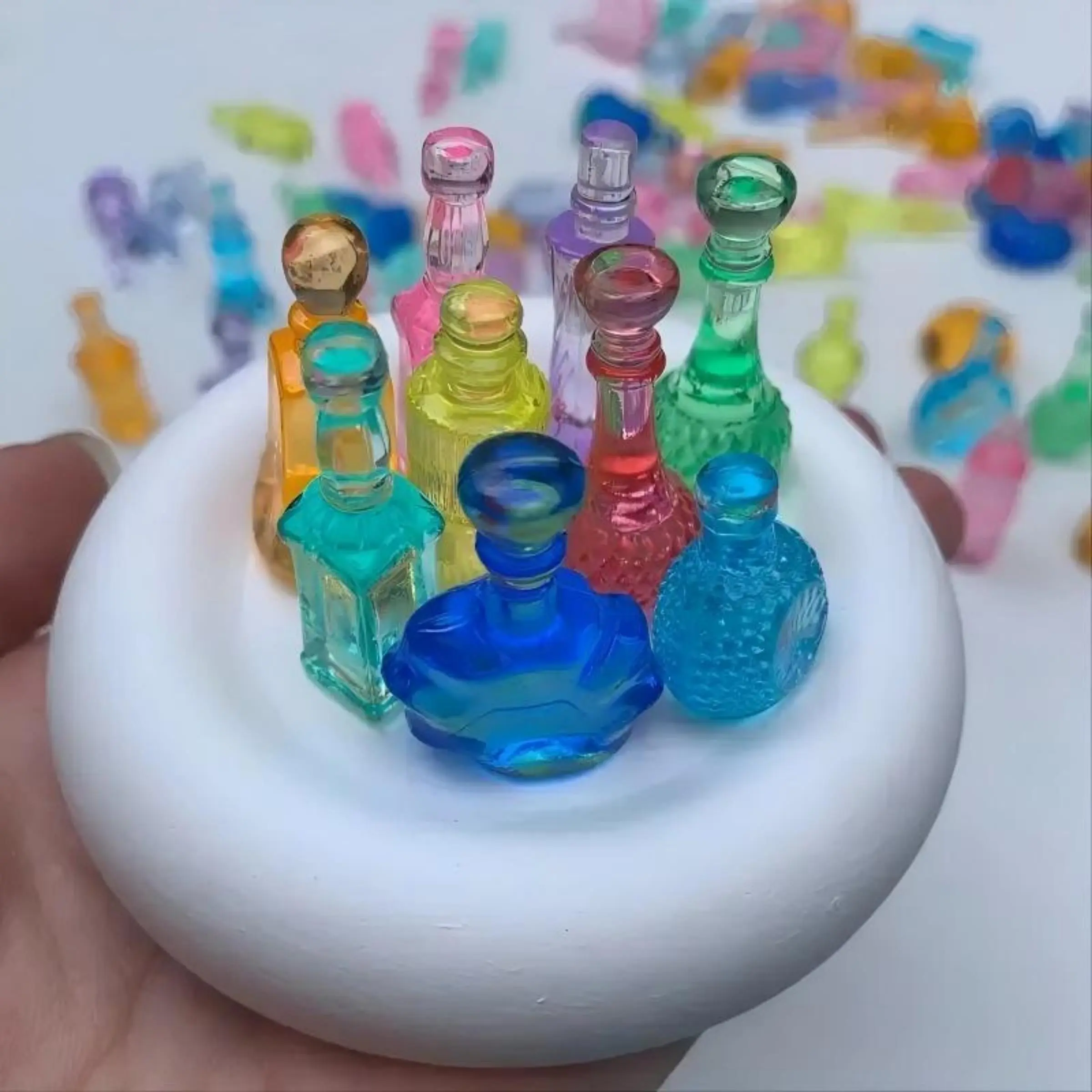 10pcs Miniature Resin Bottle Models, Colorful Decorative Mini Bottles for Dollhouse Decor, Doll House Accessory, DIY Craft Accessories, Random Colors