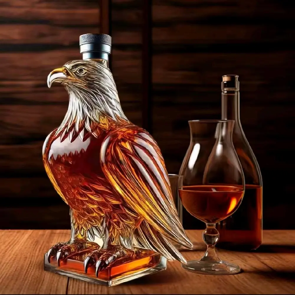 Unique Design Eagle-Shaped Glass Whiskey Bottle Container - Serving Whiskey for Enthusiasts, Elegant Home Decor Statue
