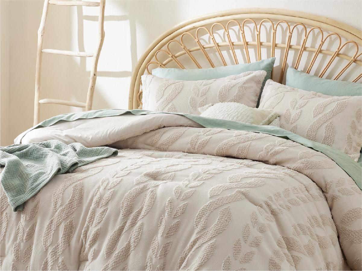 【Spring Glow Up】Bedsure 3- Pieces  Comforter Set,Boho Tufted Bed Set, Checkered Farmhouse Shabby Chic Bedding, 1 Plaid Geometric Comforter and 2 Pillow Shams